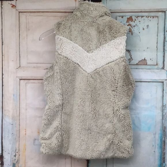 Patagonia Womans S BLST Bleach Stone Cream Chevron Los Gatos Vest - Picture 5 of 6